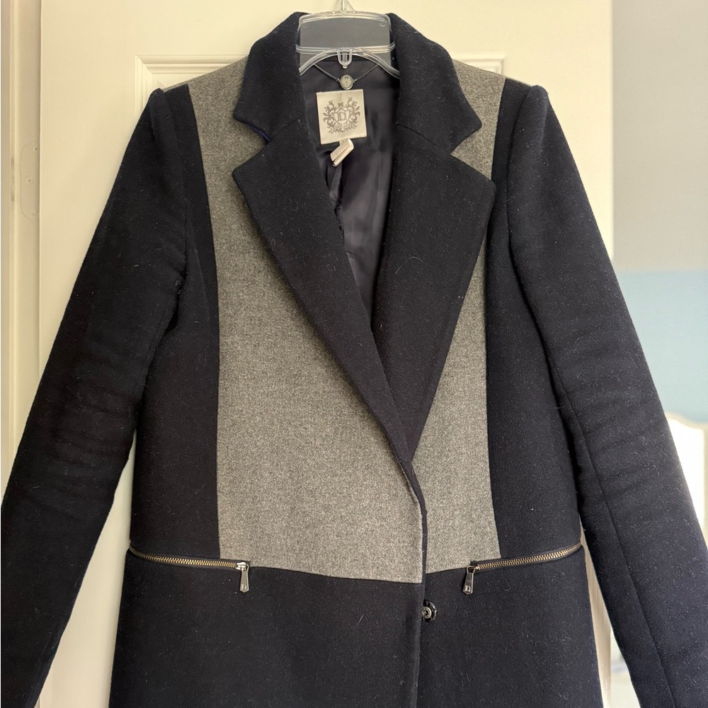 women’s wool coat— light gray and black